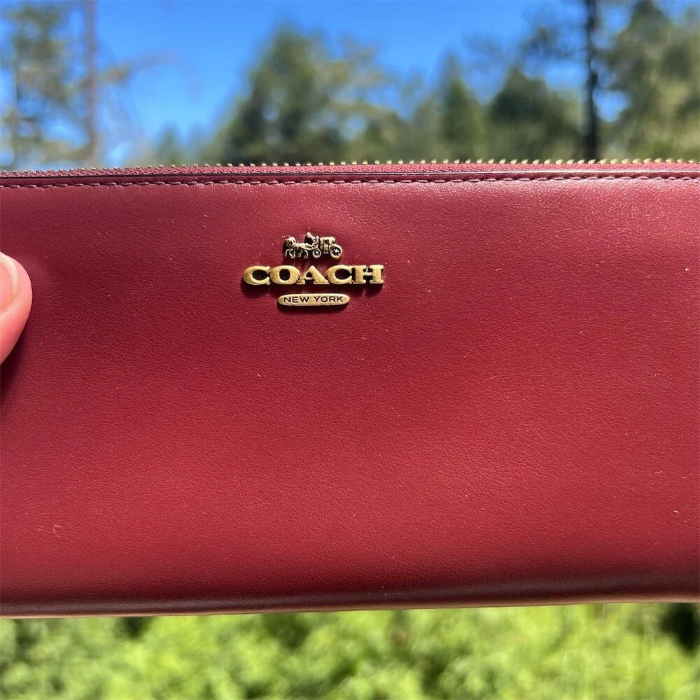 Coach wallet color